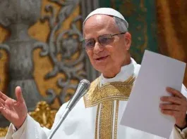 León XIV invita a Zelenski y a Rusia a negociar la paz en el Vaticano y llama al diálogo