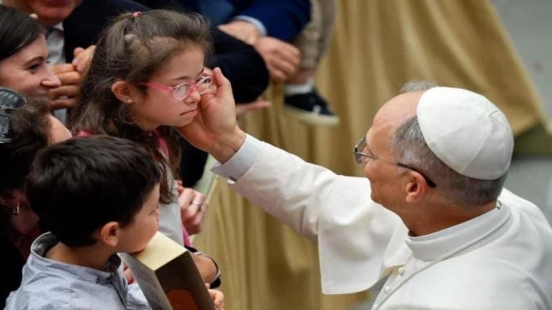 León XIV insta a niños y jóvenes a 