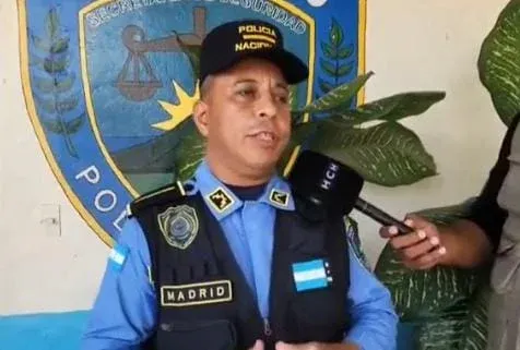 Agente resulta herido y agresor muerto durante pelea de pareja