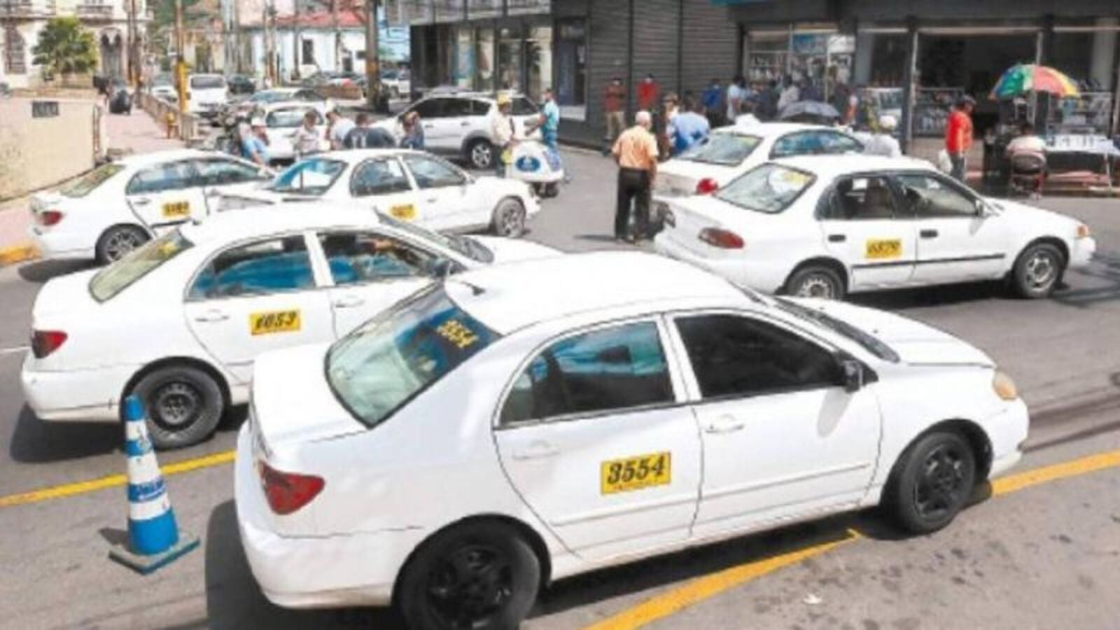 Taxistas anuncian acciones
