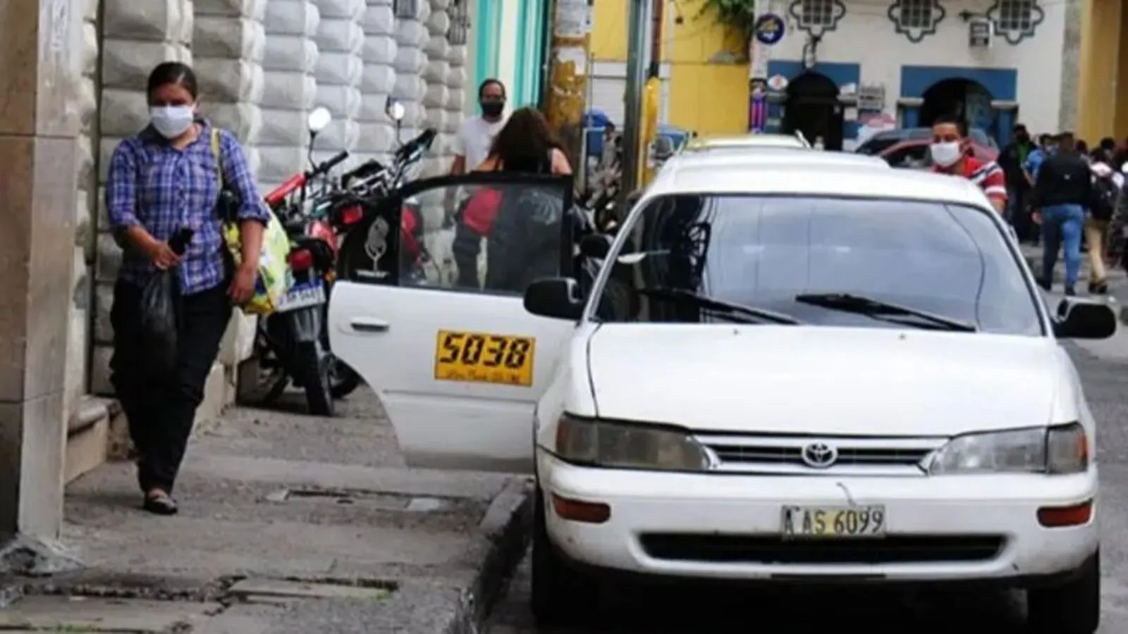 Taxistas anuncian acciones
