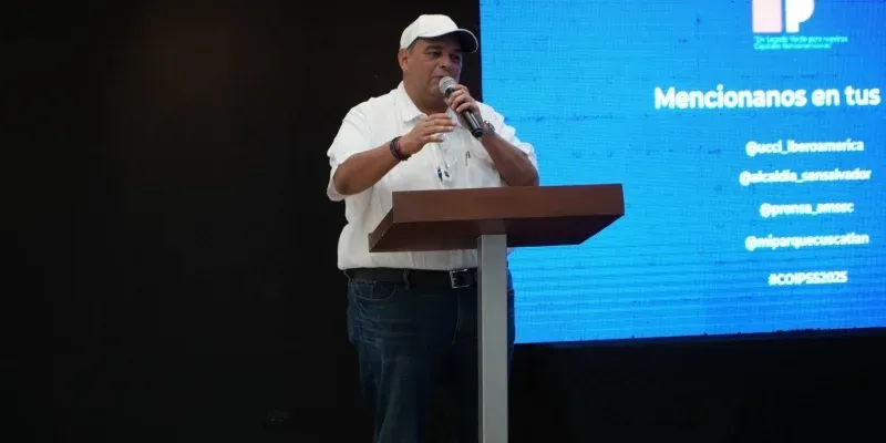Alcalde Aldana participa en congreso de ciudades sostenibles en San Salvador