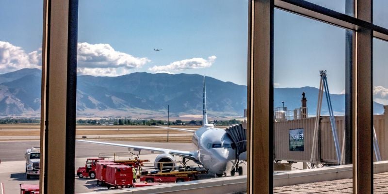 Avioneta se estrella durante aterrizaje en Montana; cuatro personas resultan heridas