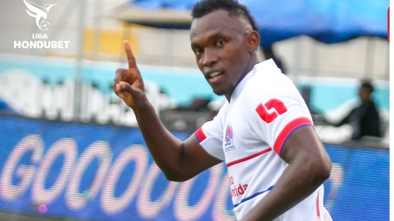 El delantero Alberth Elis se despide de Olimpia para convertirse nuevamente en 
