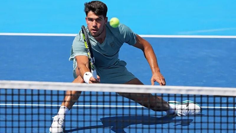 Carlos Alcaraz logró clasificarse a los octavos del Masters 1000 de Cincinnati tras vencer por un doble 6 a 4 al tenista Hamad Medjedovic.