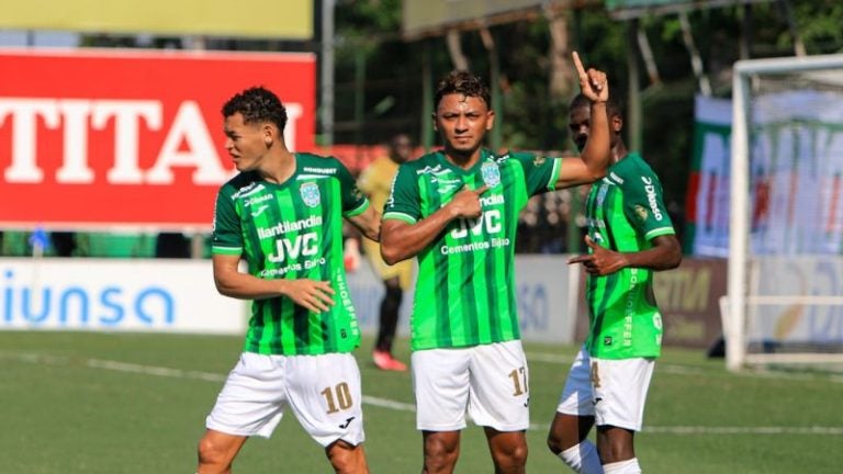 En su celebración, Alexy Vega recuerda que momentáneamente Marathón es líder del torneo de Apertura.
