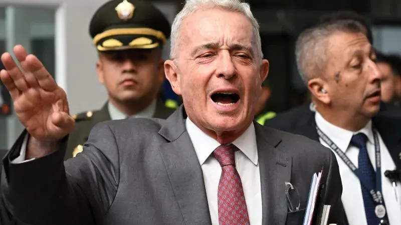 Queda libertad Álvaro Uribe