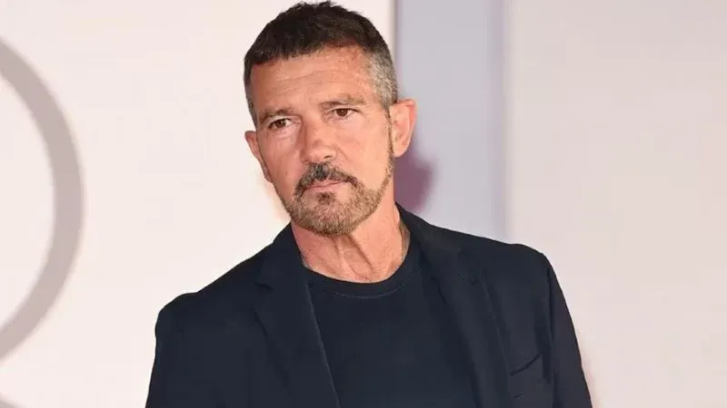 ¿Cuántos años está cumpliendo Antonio Banderas hoy?