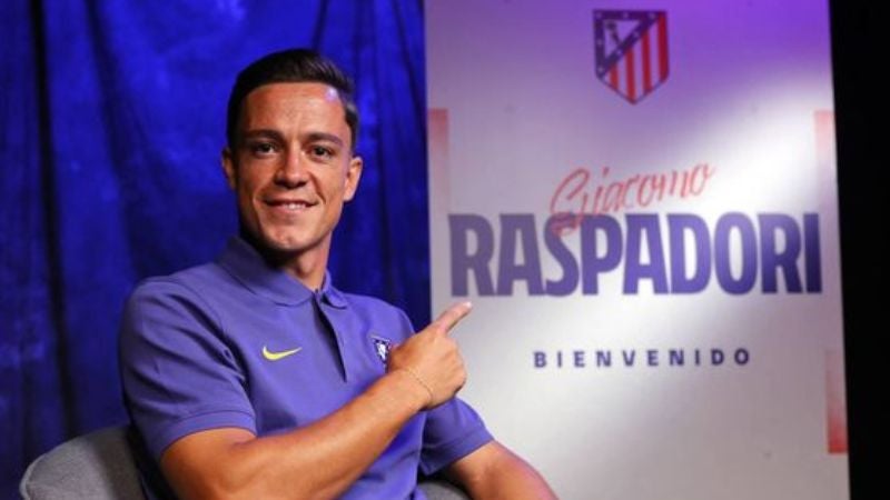 El Atlético de Madrid anunció el fichaje del delantero italiano, Giacomo Raspadori.