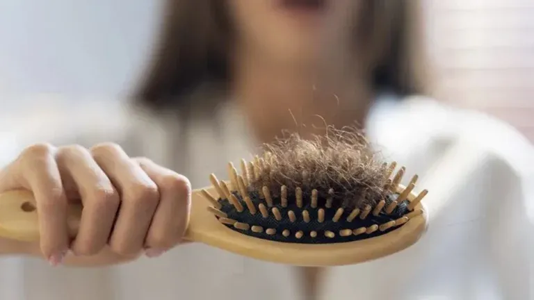 ¿Cómo prevenir la caída del cabello en la menopausia?
