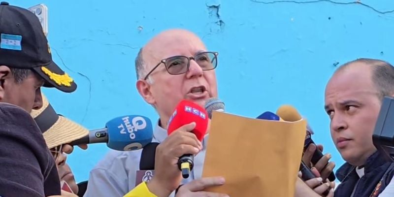 Arzobispo Tatay llama a unidad y fe en emotivo cierre de la Caminata de Oración
