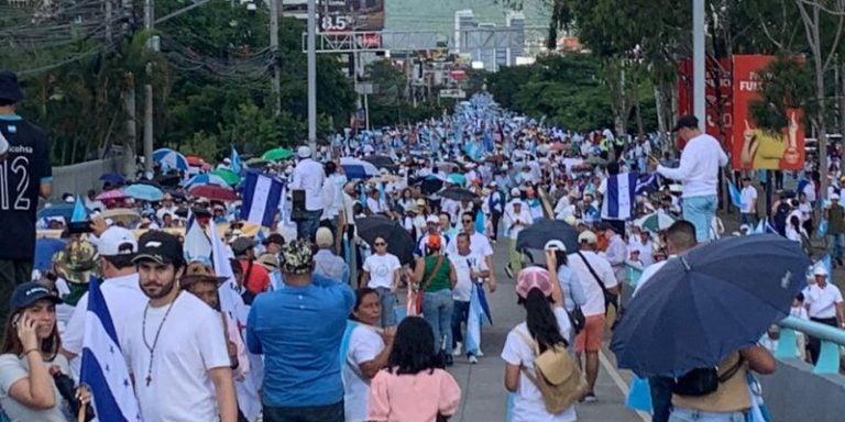 Arzobispo llama a la unidad y la fe en emotivo cierre de la caminata de oración