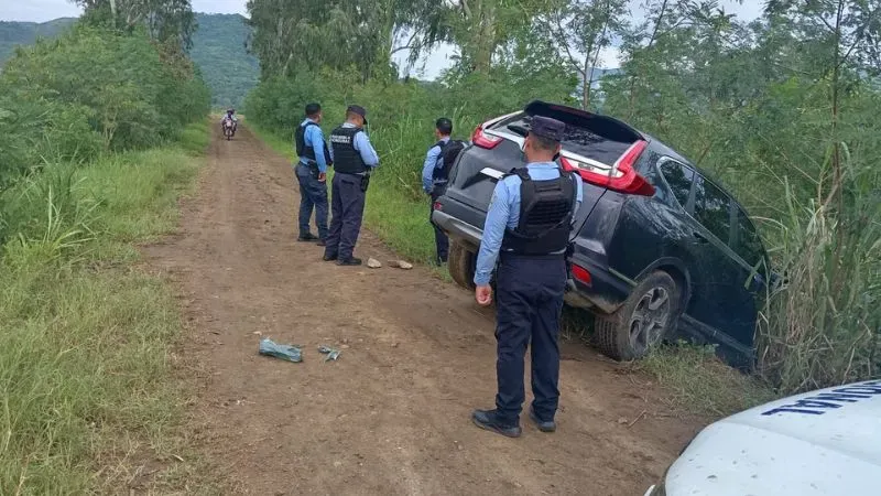 Crimen universitario robarle camioneta