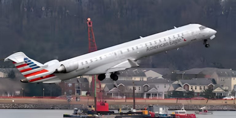 Revelan fallas en helicóptero involucrado en choque con avión ocurrido en Washington