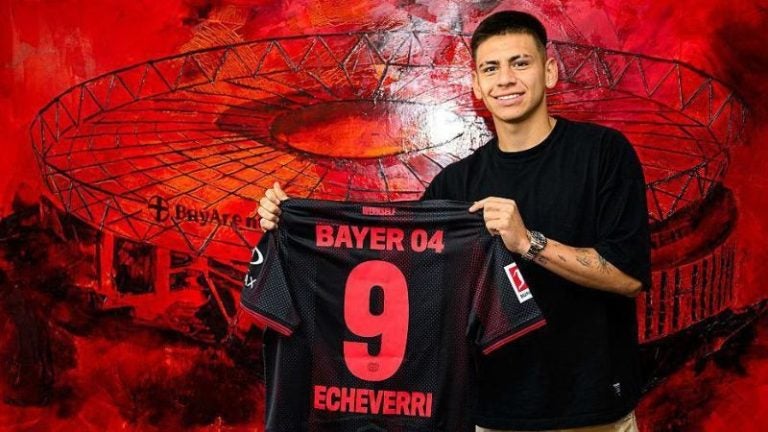 El mediocampista argentino, Claudio "El Diablito" Echeverri, jugará cedido esta temporada en el Bayer Leverkusen.