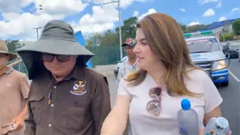 Cossette López y padre Leopoldo