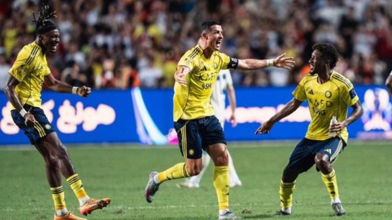 El Al Nassr de Cristiano Ronaldo avanzó a la final de la Supercopa de Arabia tras vencer 2 a 1 al Al-Ittihad de Karim Benzema.