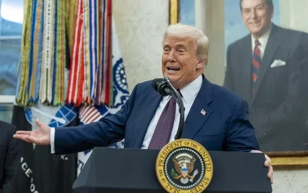Orden de Trump da a políticos control sobre fondos federales