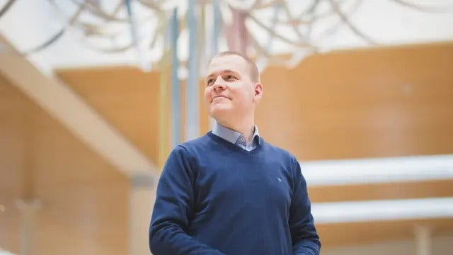 diputado finlandés de 30 años fue encontrado muerto