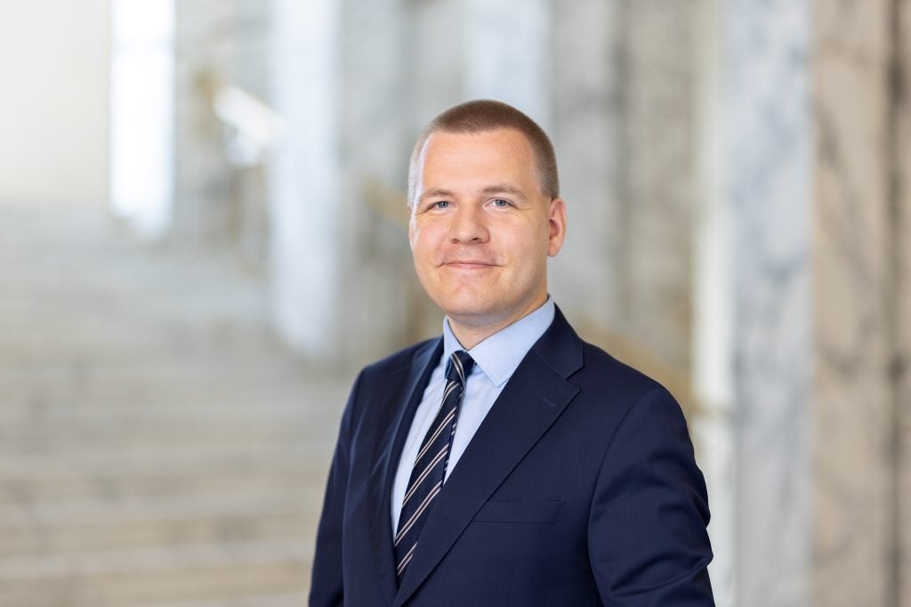 diputado finlandés de 30 años fue encontrado muerto
