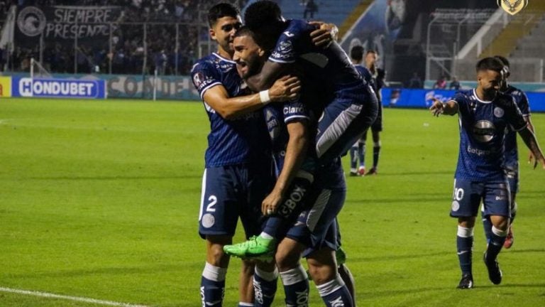 Los jugadores de Motagua celebran la victoria sobre el Rea España.