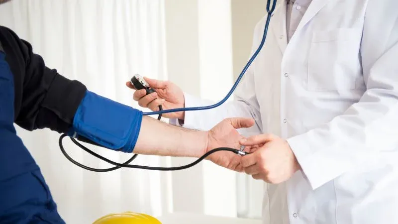 atención médica a inmigrantes EEUU