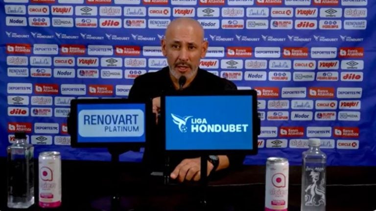 El técnico de Olimpia, Eduardo Espinel, destaca el esfuerzo de sus dirigidos en los dos frentes donde están compitiendo.