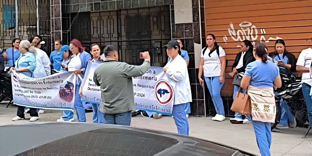 ¡Enfermeras alzan la voz! Protestan en la capital por salario y mejores condiciones