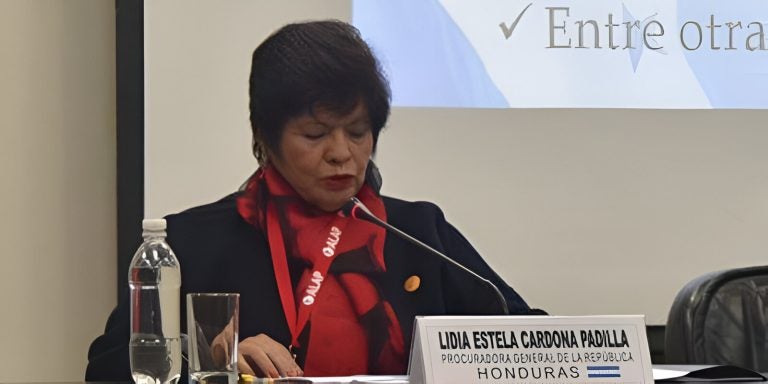 Exprocuradora general de Honduras se presenta ante juez por acusación de fraude