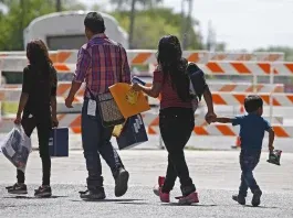 Disminución arrestos inmigrantes EEUU julio