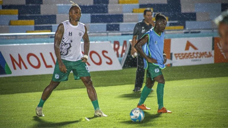 Las críticas le han llovido al técnico Raúl Cáceres por la presencia de Georgie Welcome.