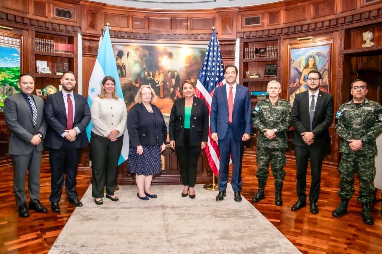 Presidenta Castro se reúne con Colleen Hoey 
