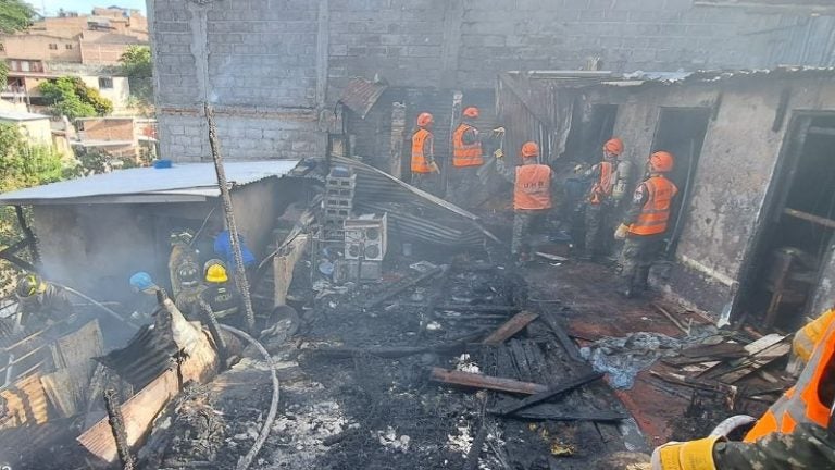 Incendio arrasa con casa y deja un herido en Tegucigalpa