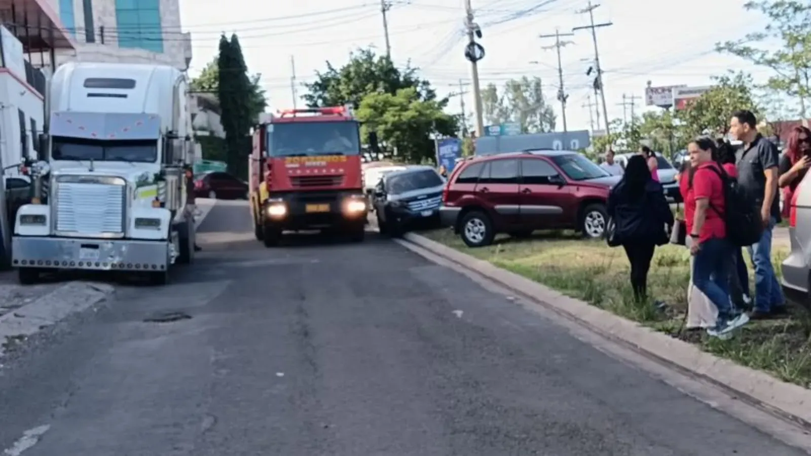 Evacuan escuela por incendio