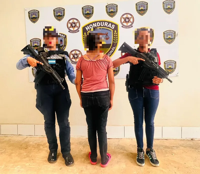 Joven abandonó bebé