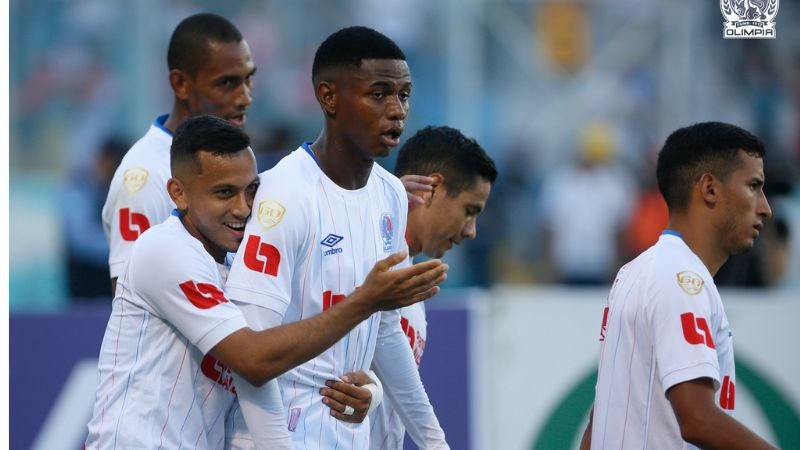 El joven defensa central de Olimpia, Julián Martínez, está a un paso de convertirse en 