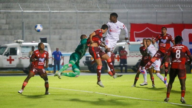 En el debut de Olimpia en la Copa Centroamericana de la Concacaf, Julián Martínez, anotó el primer gol contra Real Estelí de Nicaragua.