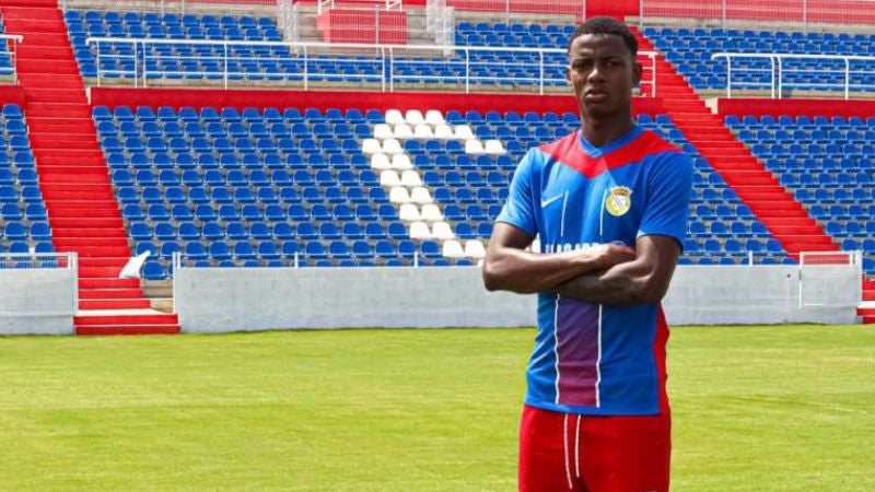 El futbolista hondureño, Julián Martínez, fue presentado de manera oficial como nuevo refuerzo del Alverca FC de Portugal.