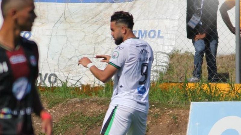 Juticalpa FC y CD Choloma se enfrentan en el estadio Óscar Peralta.