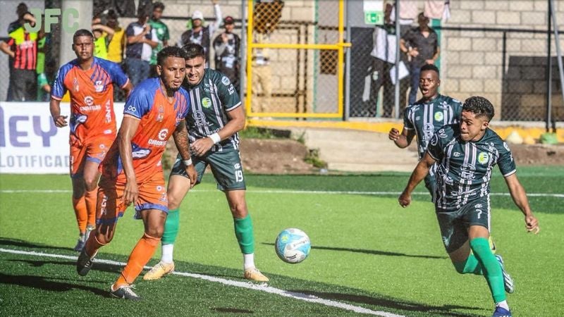 El Juticalpa FC tuvo su primer tropiezo en casa a manos de Lobos UPNFM.