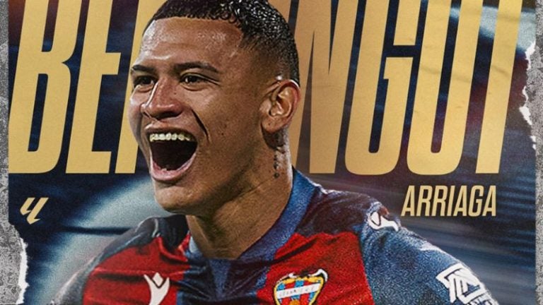 El mediocampista hondureño, Kervin Arriaga, se mantiene a la espera para ser inscrito por el Levante.