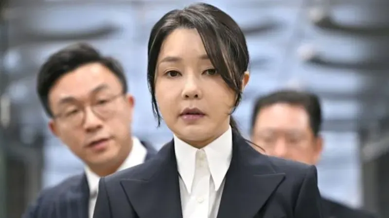 Ex primera dama surcoreana enfrenta arresto por corrupción