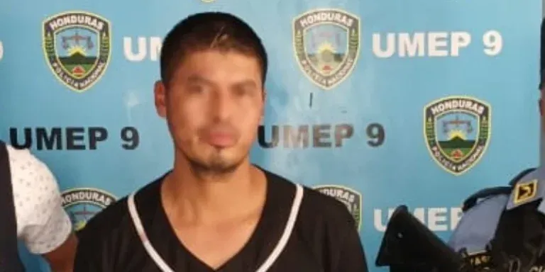En aeropuerto de La Lima arrestan a migrante retornado acusado de homicidio
