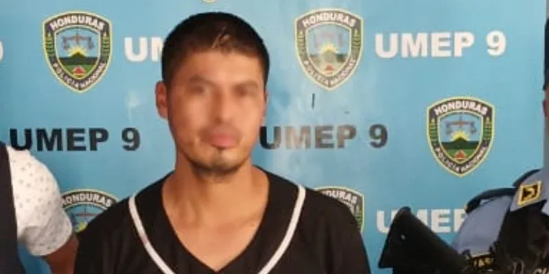 En aeropuerto de La Lima arrestan a migrante retornado acusado de homicidio
