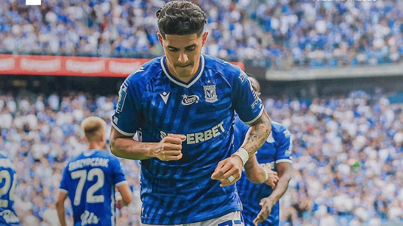 El delantero hondureño, Luis Palma, anotó uno de los goles del triunfo del Lech Poznan sobre el Widzew Łódź.