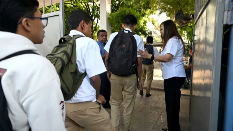 Bukele defiende reglas disciplina escolar