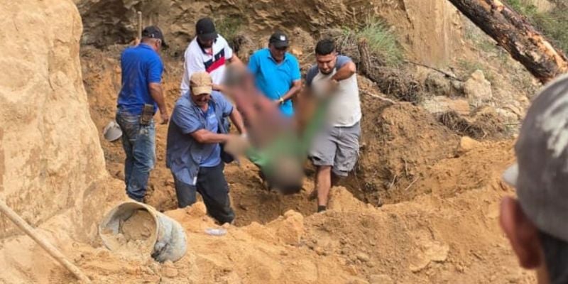 Dos jóvenes mueren soterrados mientras extraían arenilla en Yuscarán, El Paraíso