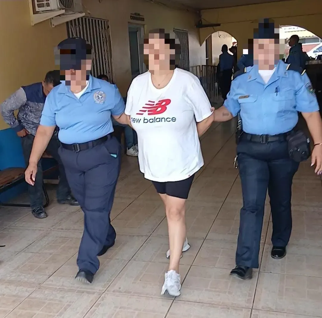 Mujer estafa