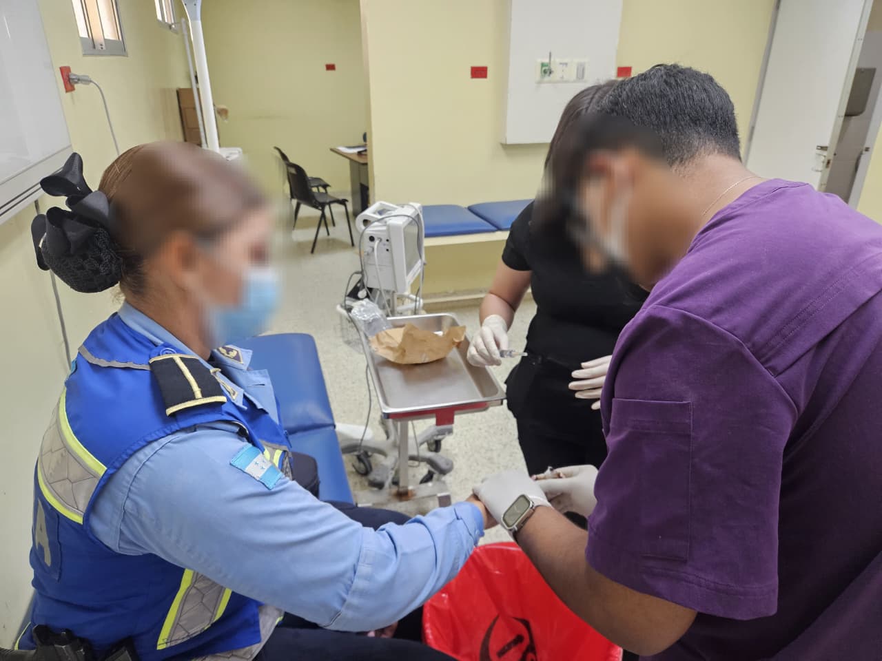 Arrestan a mujer agredió agente en Valle