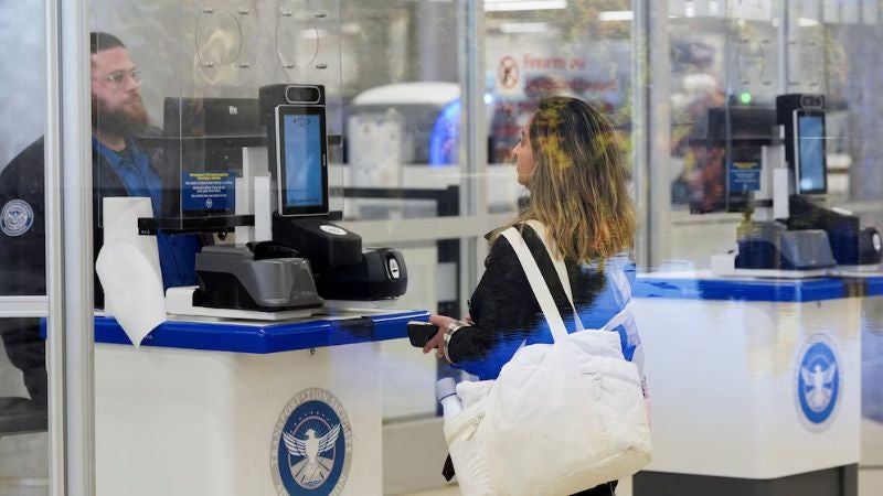 Multas EEUU por oponerse a revisión de equipaje